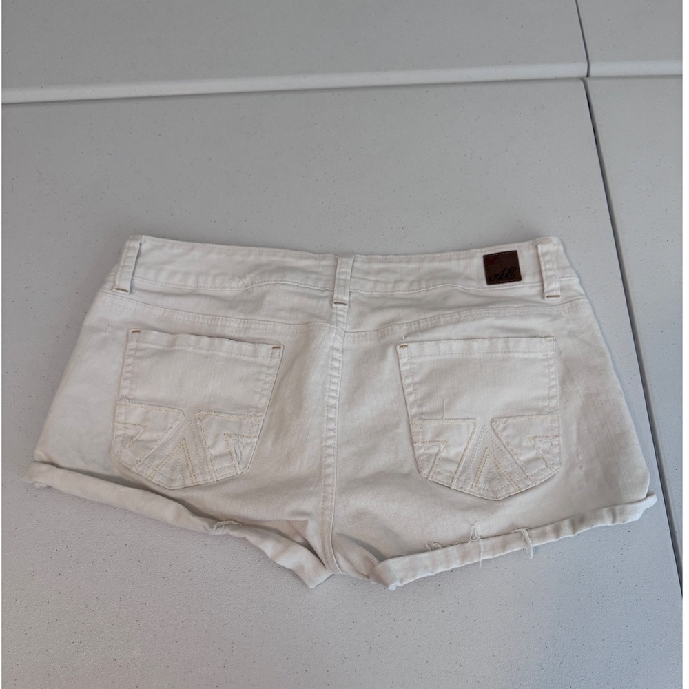 American Eagle White Denim Midi Shorts Low Rise Rolled Hem Size 12 Boho Y2K oo - Picture 7 of 7